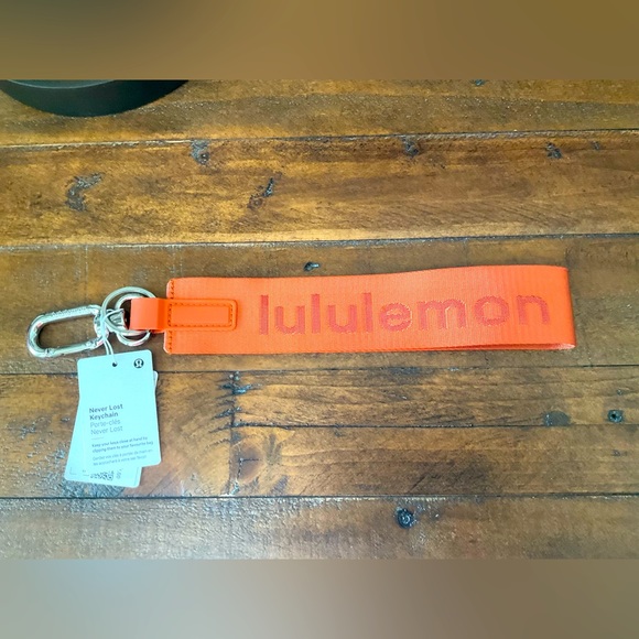 lululemon athletica Accessories Nwt Lululemon Never Lost Keychain